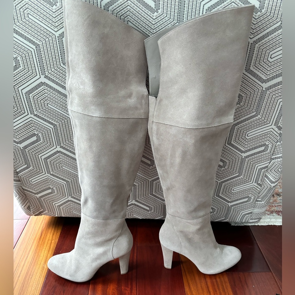 EUC Ladies suede boots